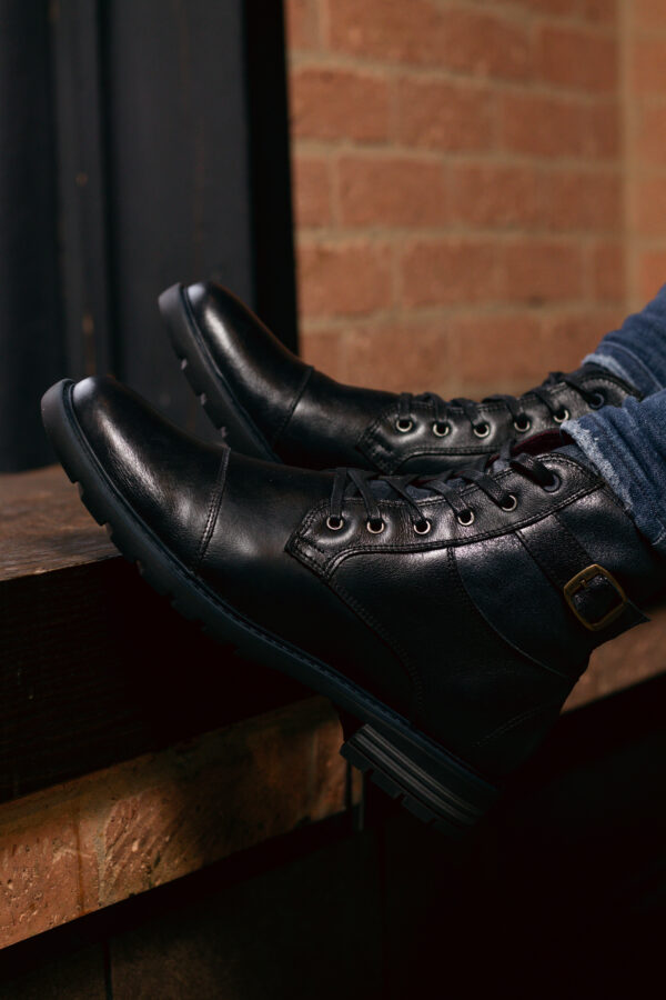 Botines en cuero Negro marca Vincenzo Valentín negro